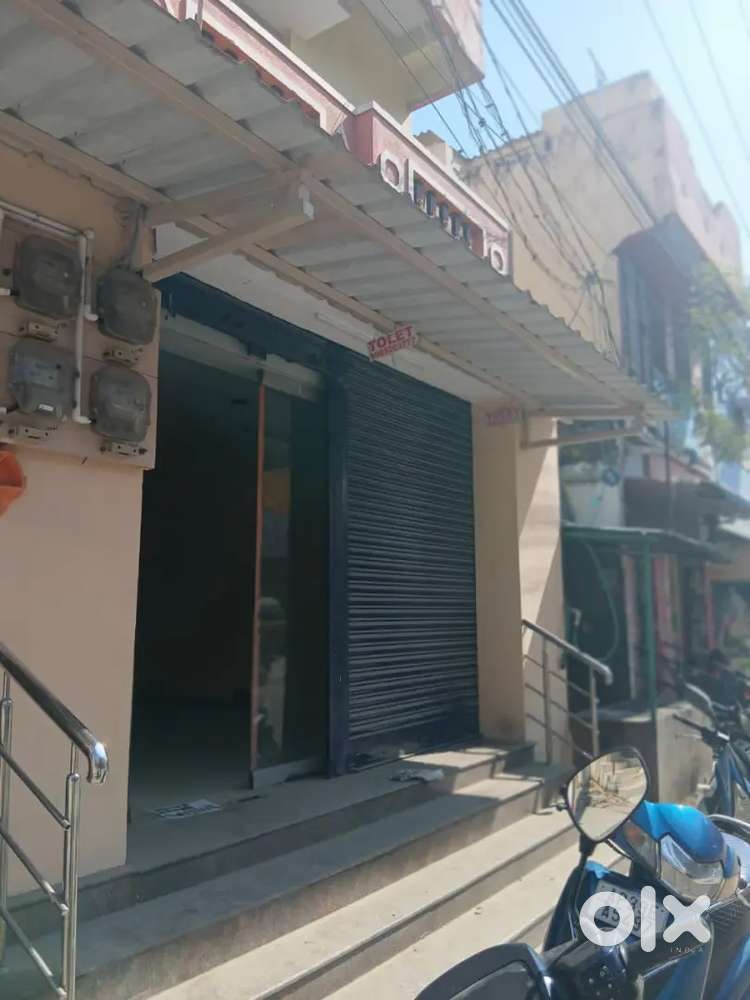 Shop in Santhapet