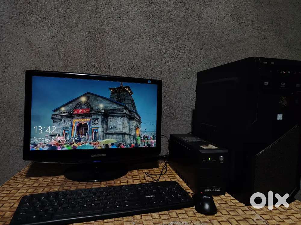 Core i3 Computer with Monitor and Accessories