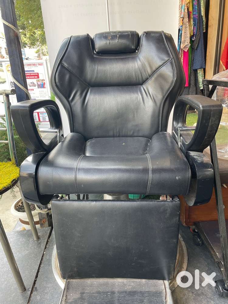 Make -up chair