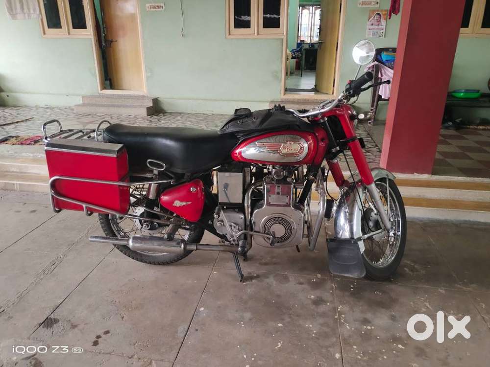 Royal Enfield bullet red colour with self starter good condition