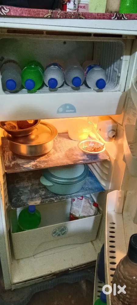 Fridge me koi bhi kharabi nhi hai fridge bilkul sahi hai or sahi work