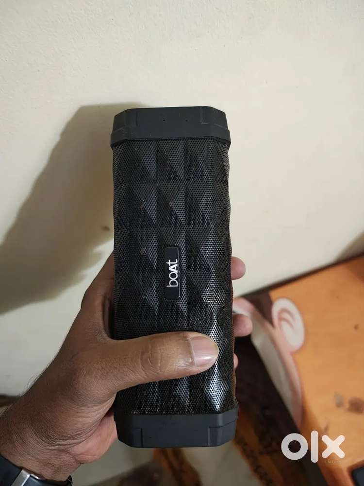 Boat speaker 650worth 1800.selling price 699