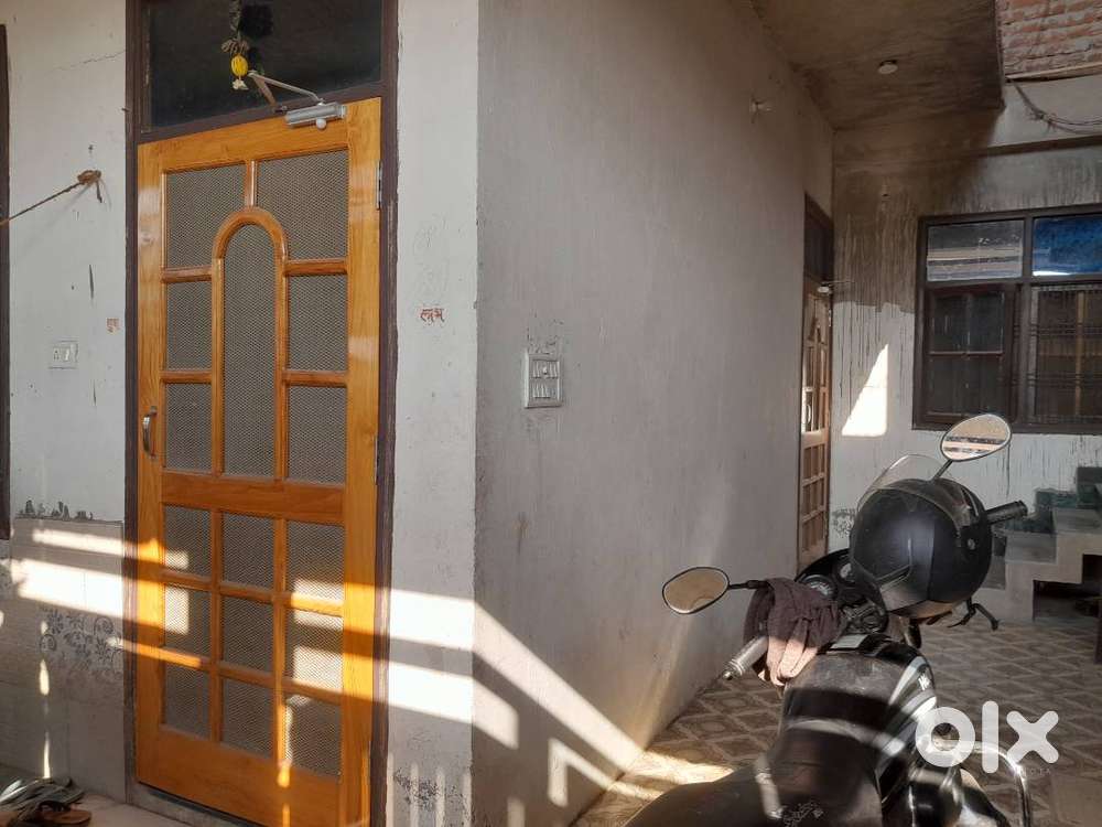 people with no loud noises and living peacefully(student or job prson)