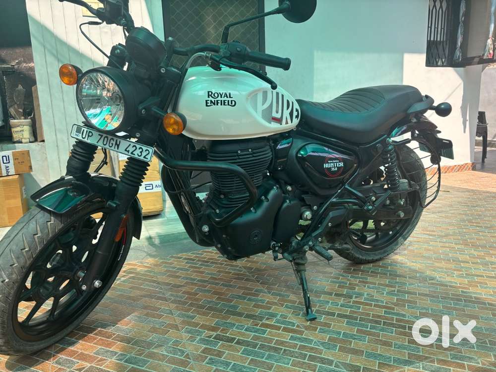 Royal enfield hunter 350 dapper white colour