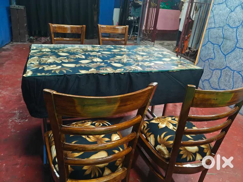 Dining table set original saguaan wood New condition