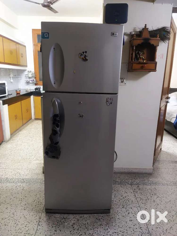 LG FRIDGE UNDER GOOD CONDITION