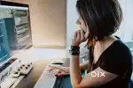 Computer work ( gril )