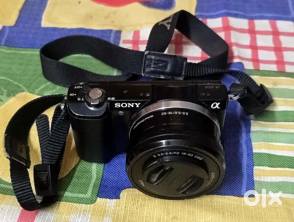 Sony a5000 mirrorless camera 16-50 lens