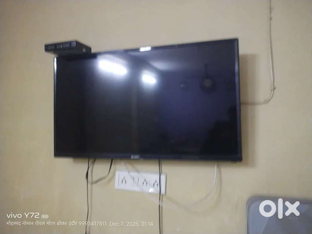 CROWN 42 INCH SMART TV