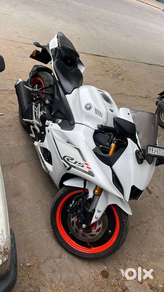 Yamaha r15 v4