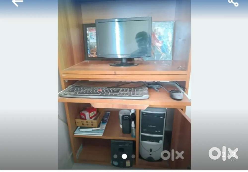 Computer table