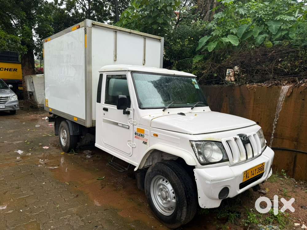 Mahindra maxi Truck container