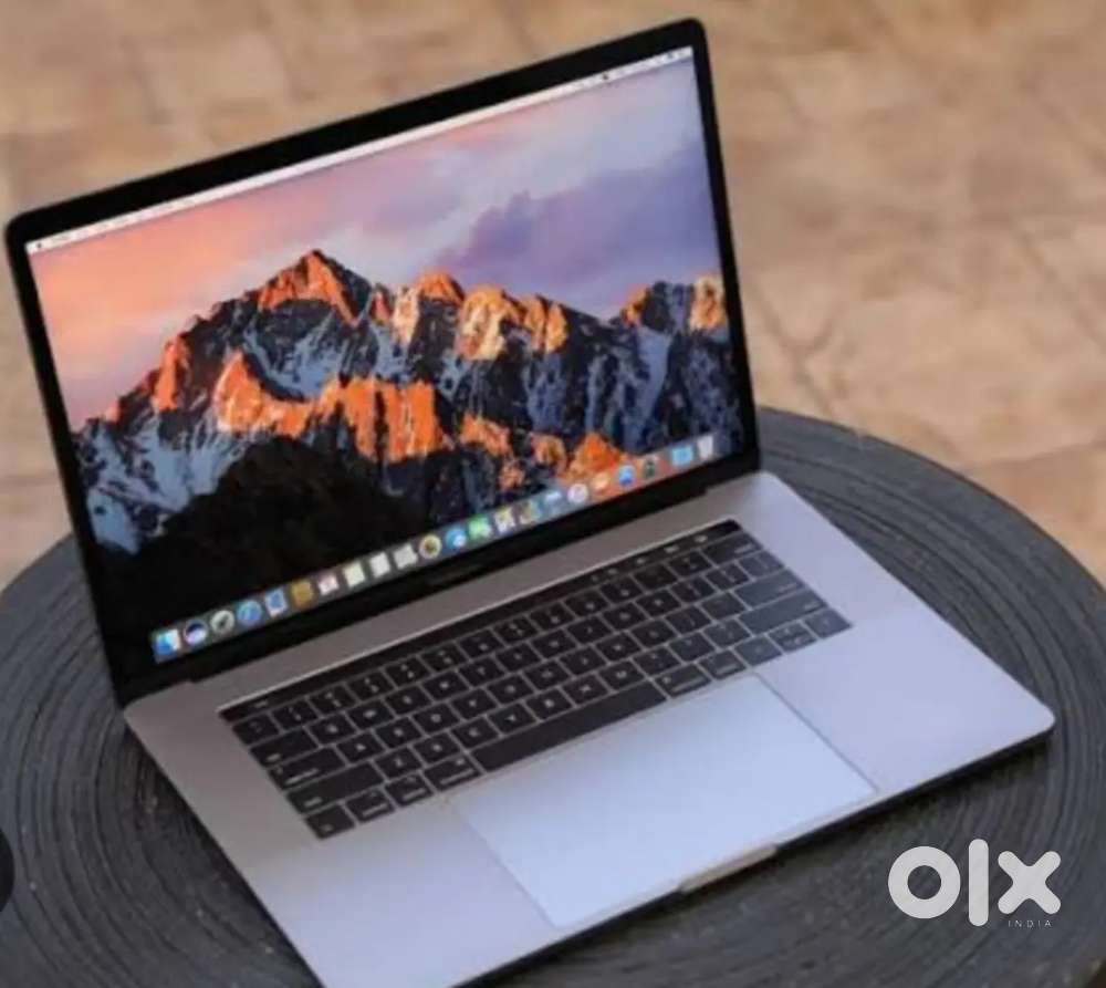 MACBOOK PRO i7 ,16GB RAM,512 gb,WITH MAIN STAGE 3,WITH MK3 KEYBOARD