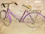 Ladies cycle bechana hai