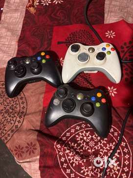 Xbox 360 with 3 gamepad