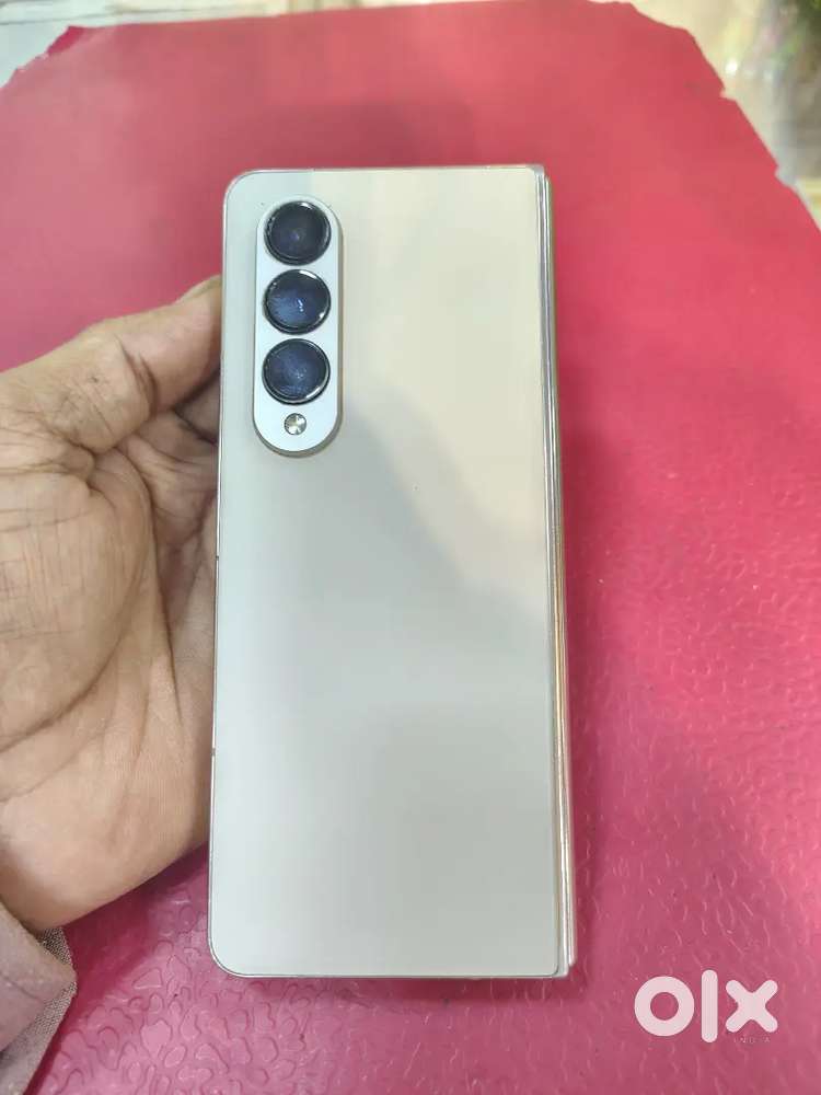 Samsung FolD 4 5G 12 ram 512 exchange available no warranty