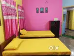 Working boys pg available in Vadodara