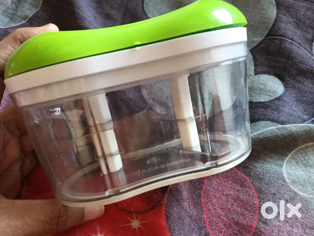 Hand push garlic chopper