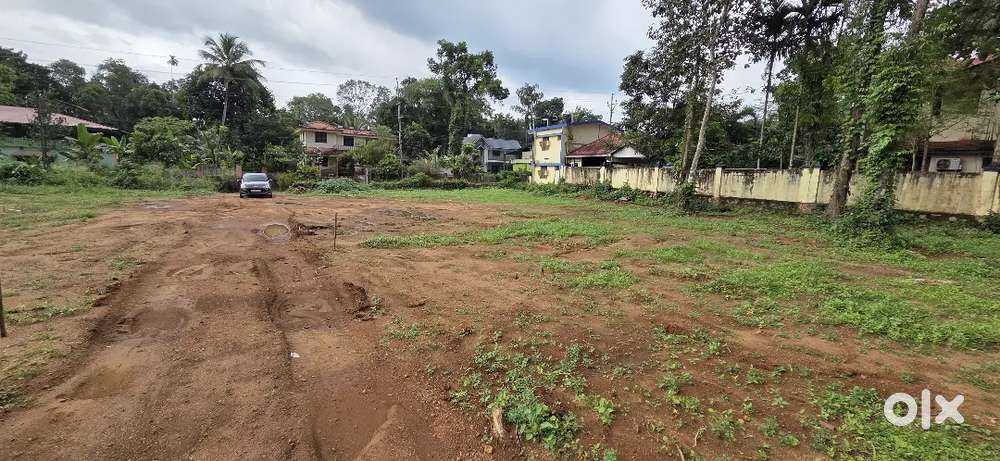 Kumbanad Dyemooku near house plot for sale. 10,12,15 cent.