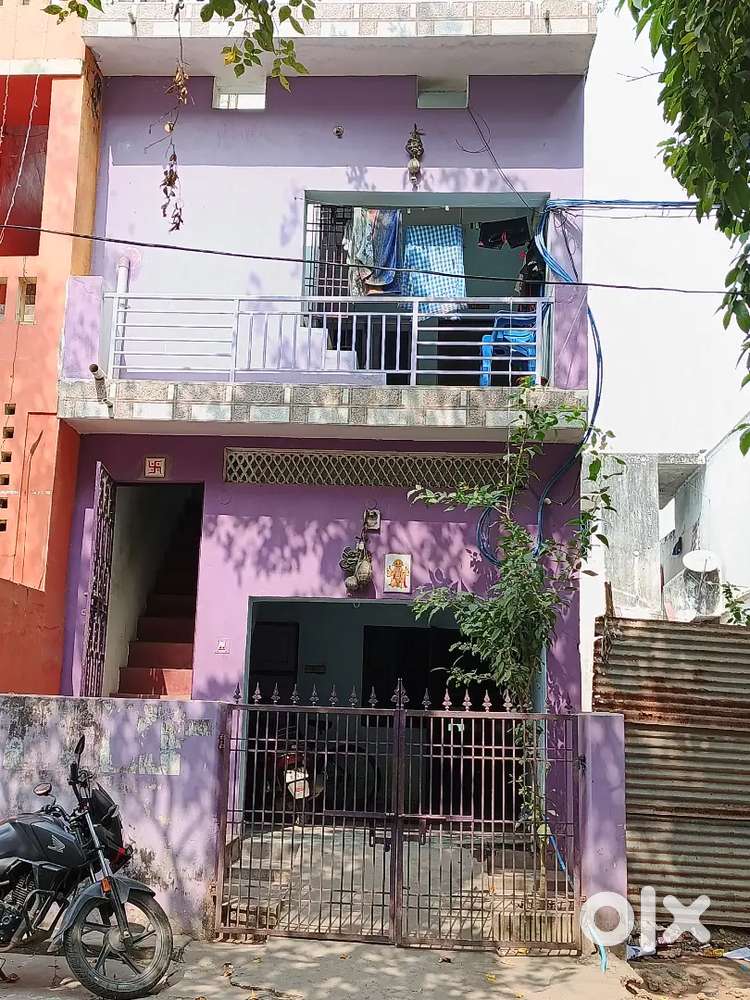 We need girls roommate..