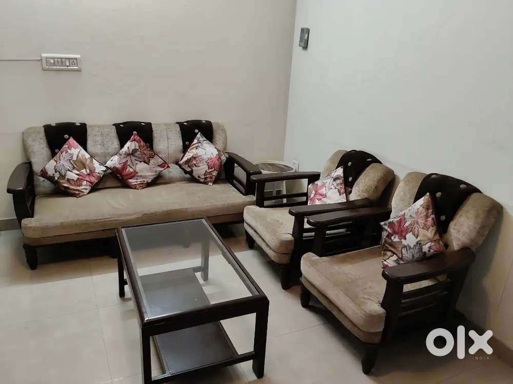 Sofa set with centre table