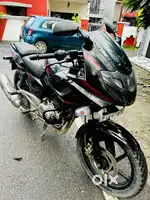 Bajaj pulsar 220 (Dehra Auto)