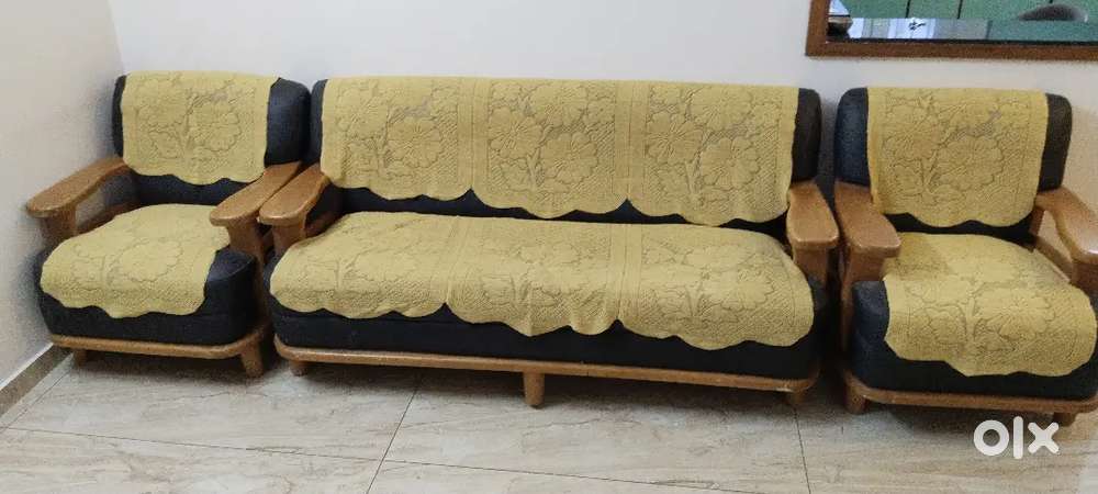 Sofa setty with wooden frame