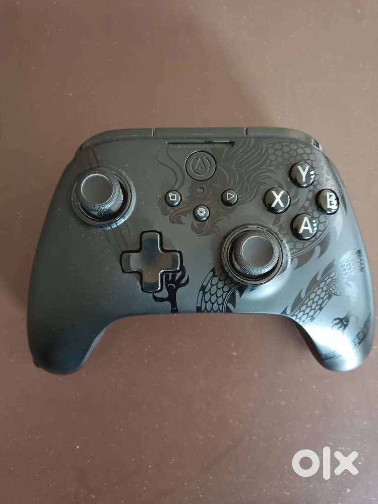 WIRELESS GAMING CONTROLLER