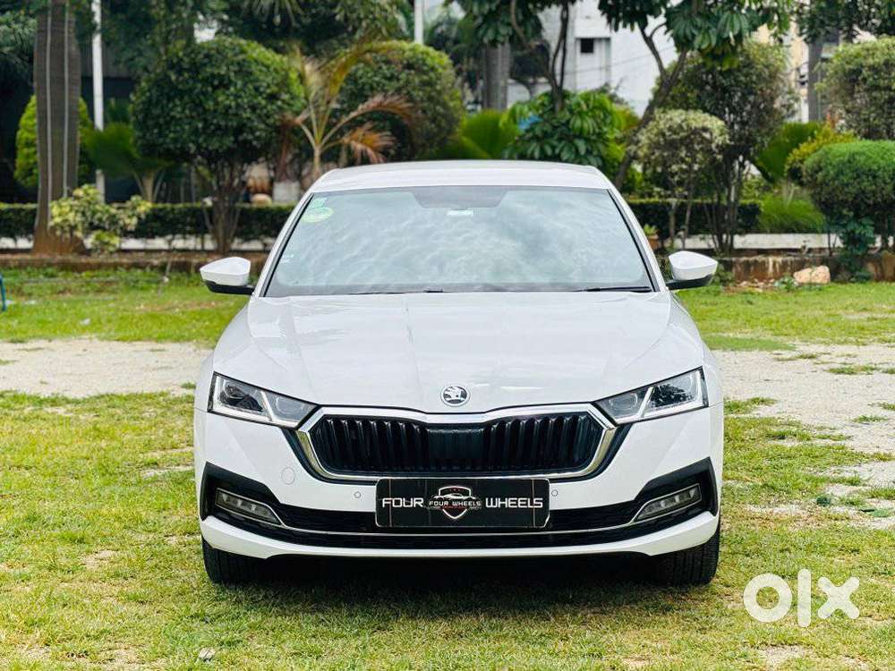 Skoda Octavia 1.8 TSI AT L K, 2022, Petrol