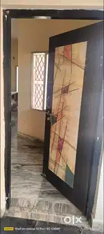 सुन्दर फ्लैट जो मार्बल लगा हुआ फर्श है। 2 बाथरूम है बल्किनी सभी कमरे