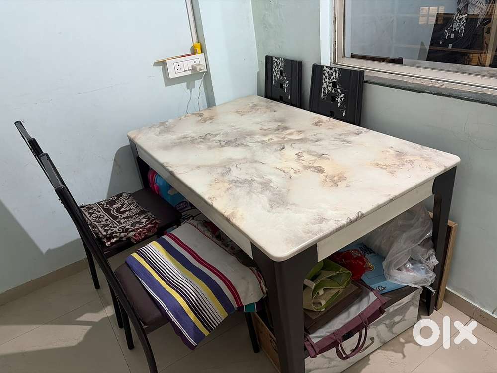 Marble 4 seater dinning table