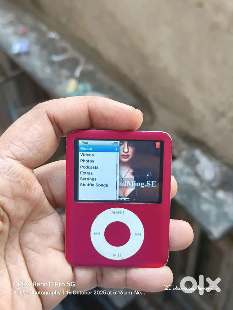 Apple iPod Nano 3rd Generation 8GB RED