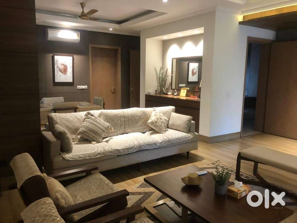 Available One Kanal b road location house in sector- 21 chandigarh
