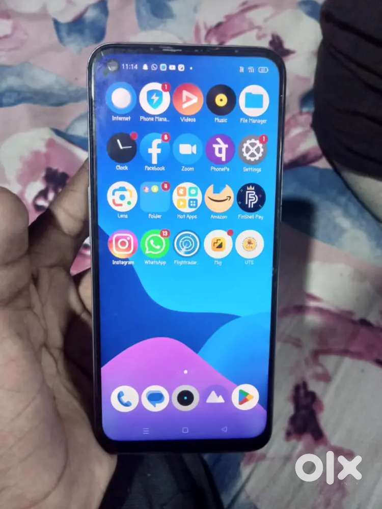 Realme 9 5g 4/64 billi box sab hai original charger bhi hai