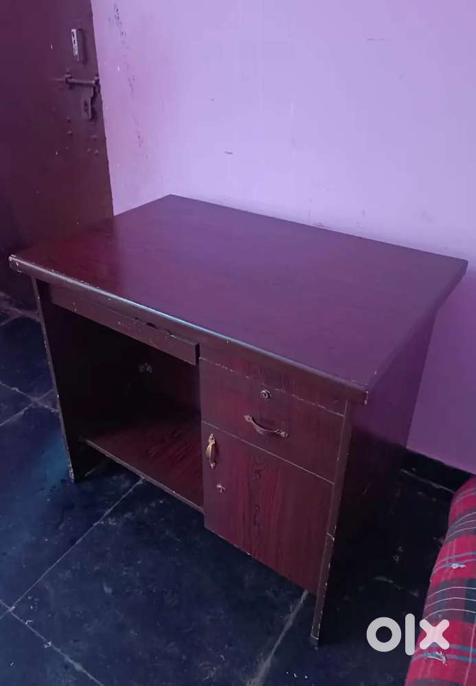 Computer table for 2000/- only