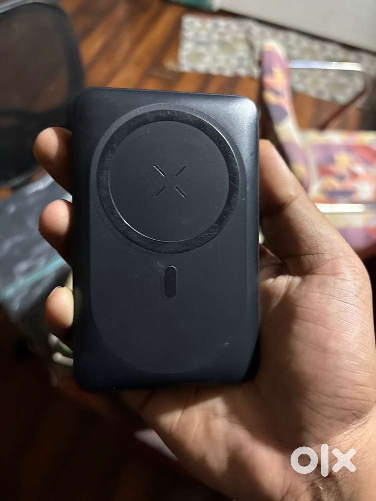 Urbn Magsafe powerbank almost new