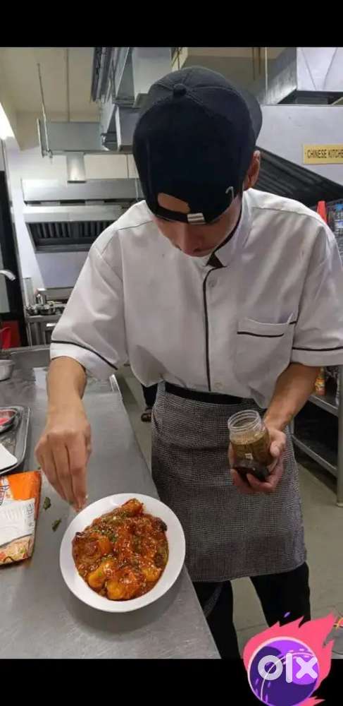 रेस्टोरेंट में काम करने के लिए लड़के चाहिए।