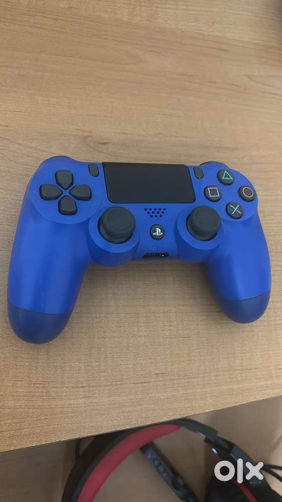 Original v2 Sony DualShock 4 (PS4 Controller).