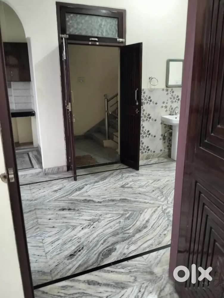 2bhk flat available for job bachelor's (max. 4 )