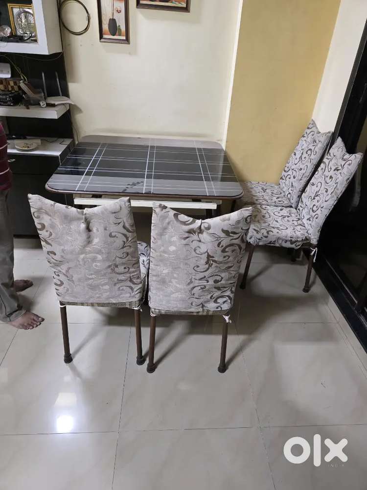 Dining table with 4 chair
