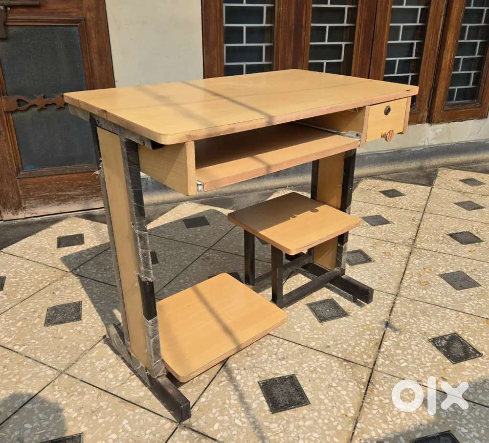 Computer Table in very good condition