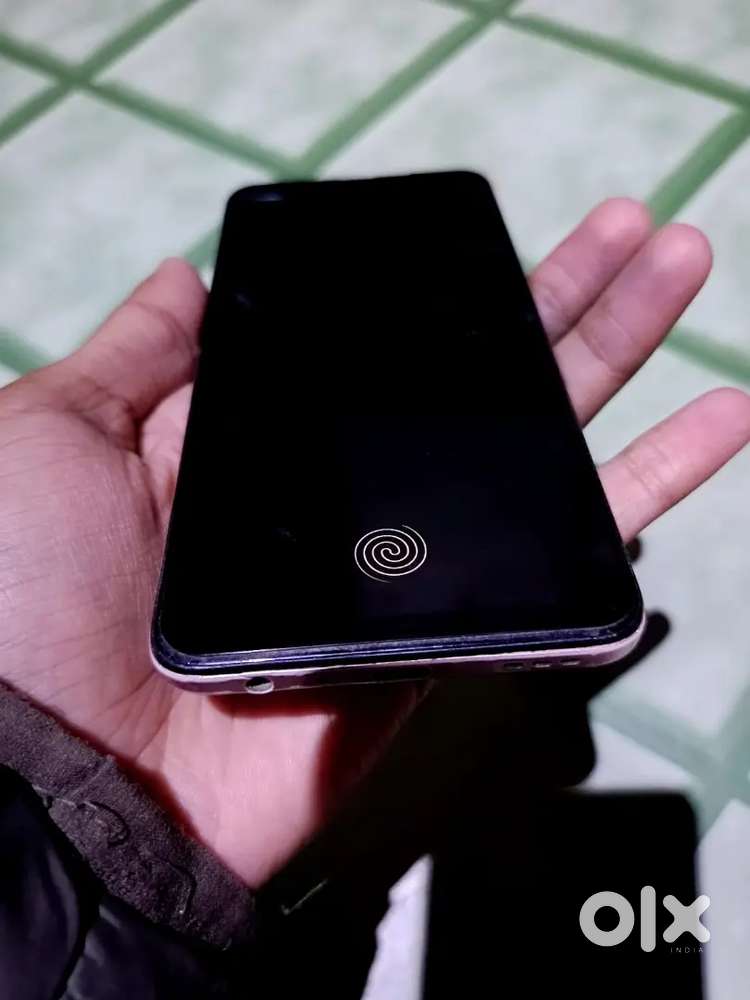 Oppo f17 128,6gb.4g & indisplay finger print