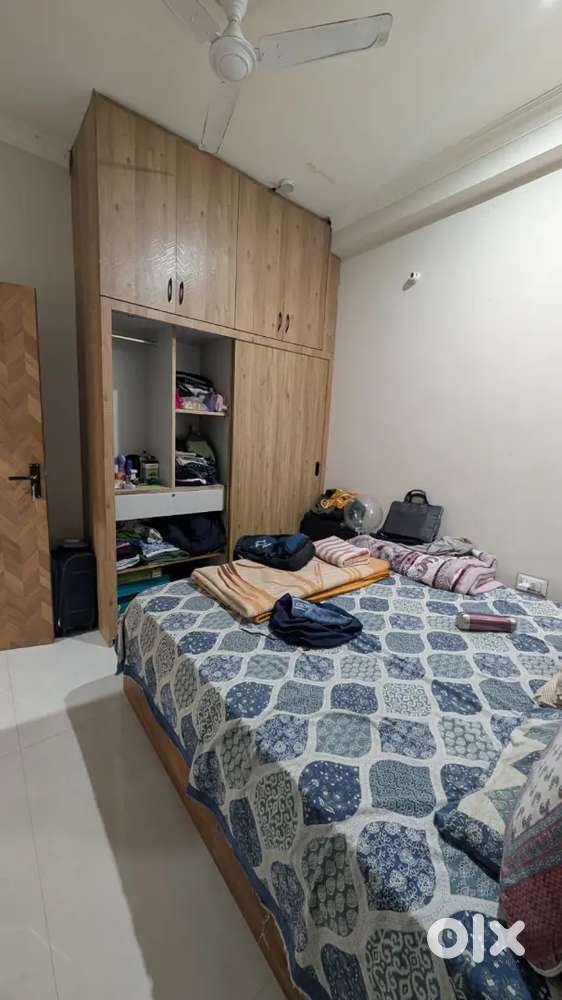 Female flatmate required in 3bhk Fully furnished flat