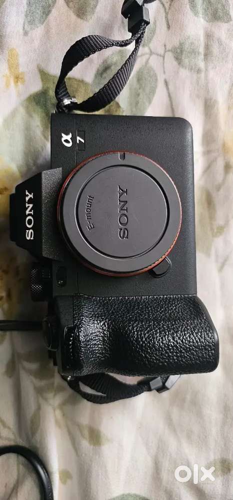 Sony a7 mark 4 camera with kit lens and 200mm to 600mm g lens
