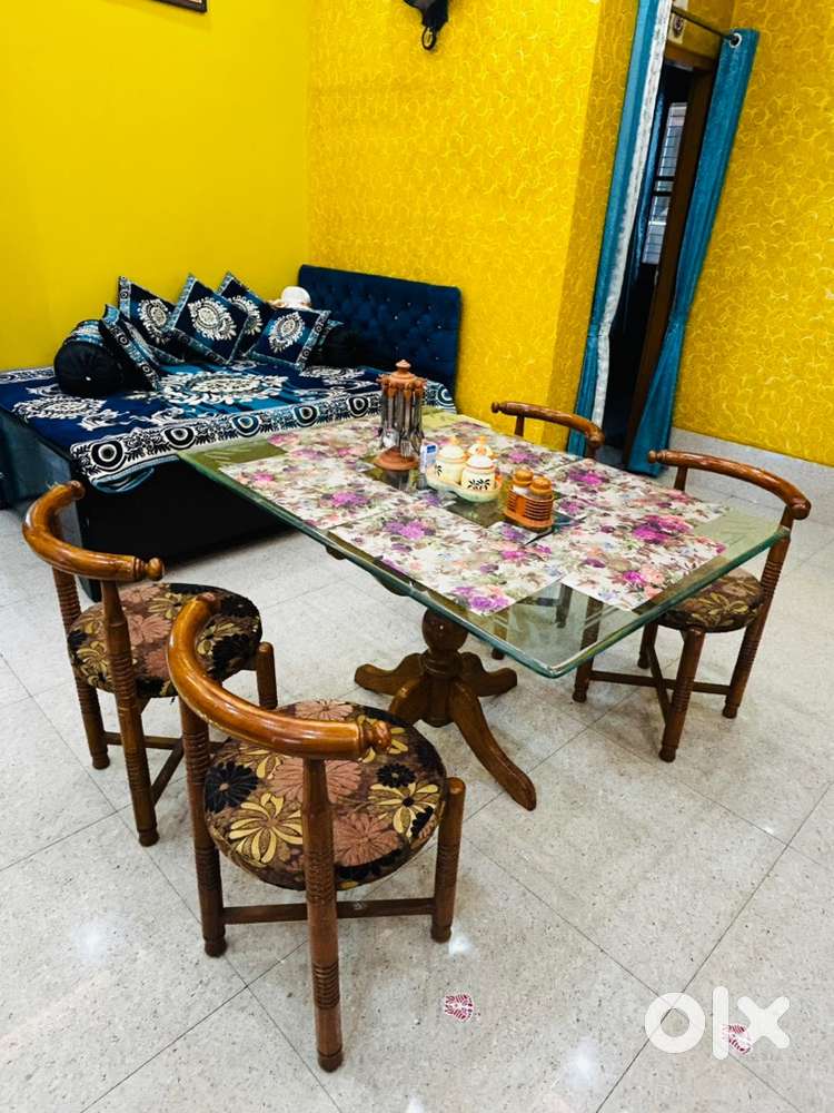 4 Seater Glass Top Dinning Table