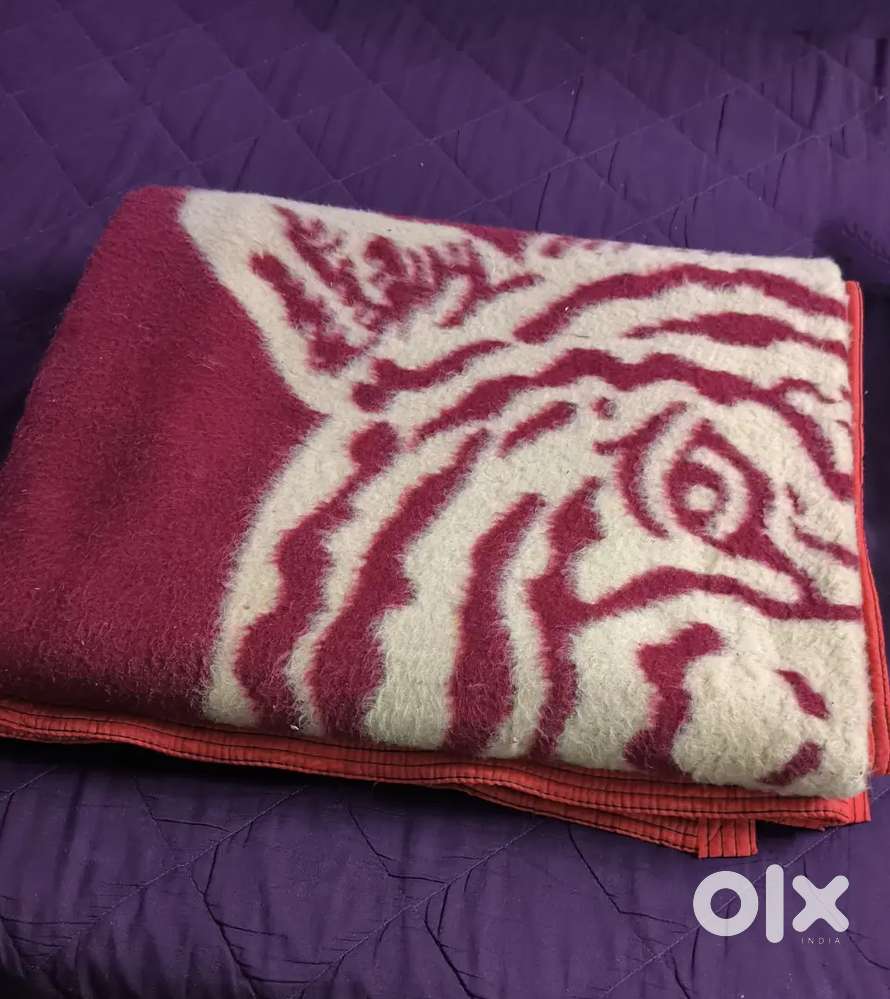 Red printed blanket double bed