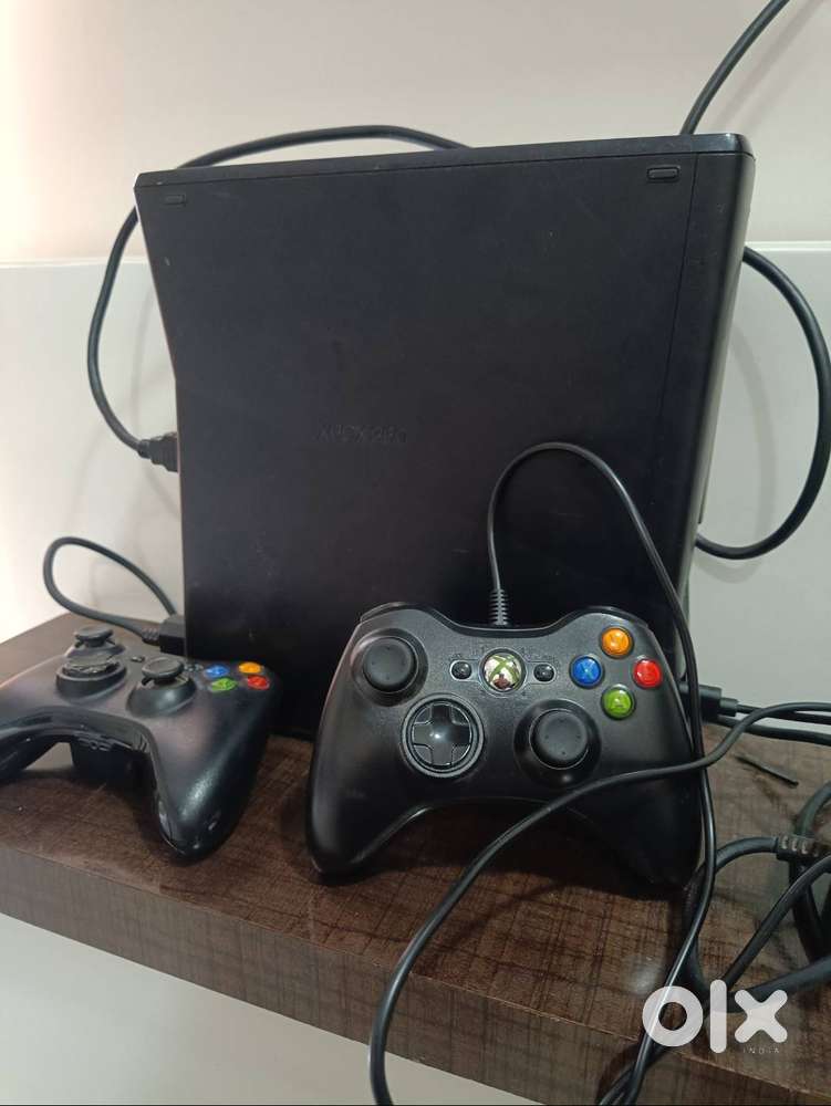 Xbox 360 GTA 5 & 60 Games