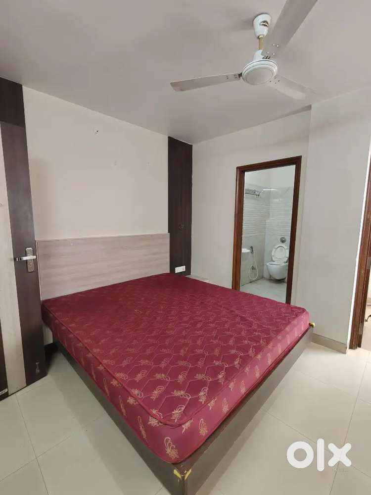 NEAR JAWAHAR CIRCLE, 1 BHK FURNISHED FLAT FOR BACHLERS.