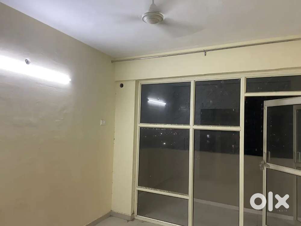 2 BHK semi furnished flat on RENT on Pyramid Elite Sector 86 Gurgaon