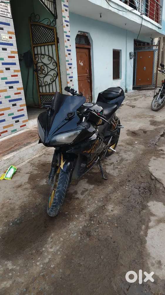 R15 v2 3 gear tak tune he gadi meetar chalu he 2000 ki led light he